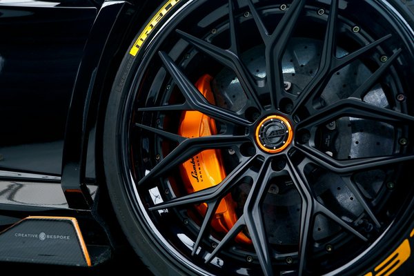 Les femmes et les voitures sportives : démontons les clichés